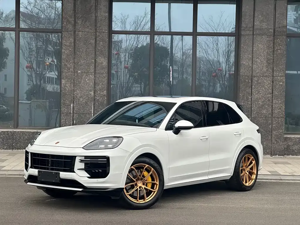 Porsche Cayenne — фото 1