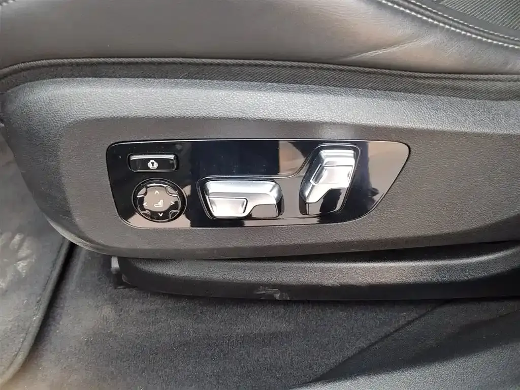 BMW XM — фото 10