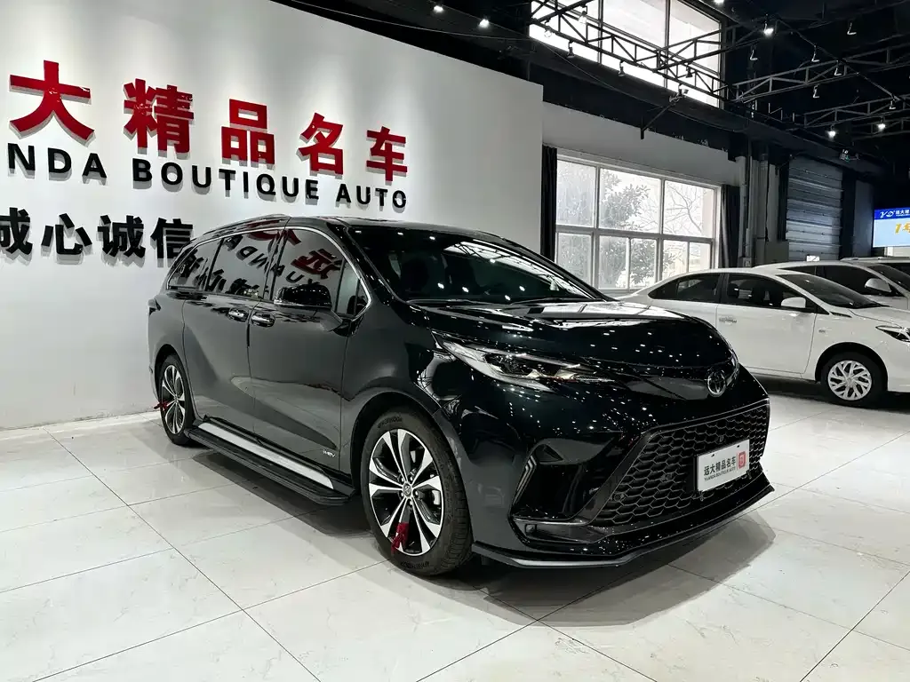 Toyota Granvia — фото 2