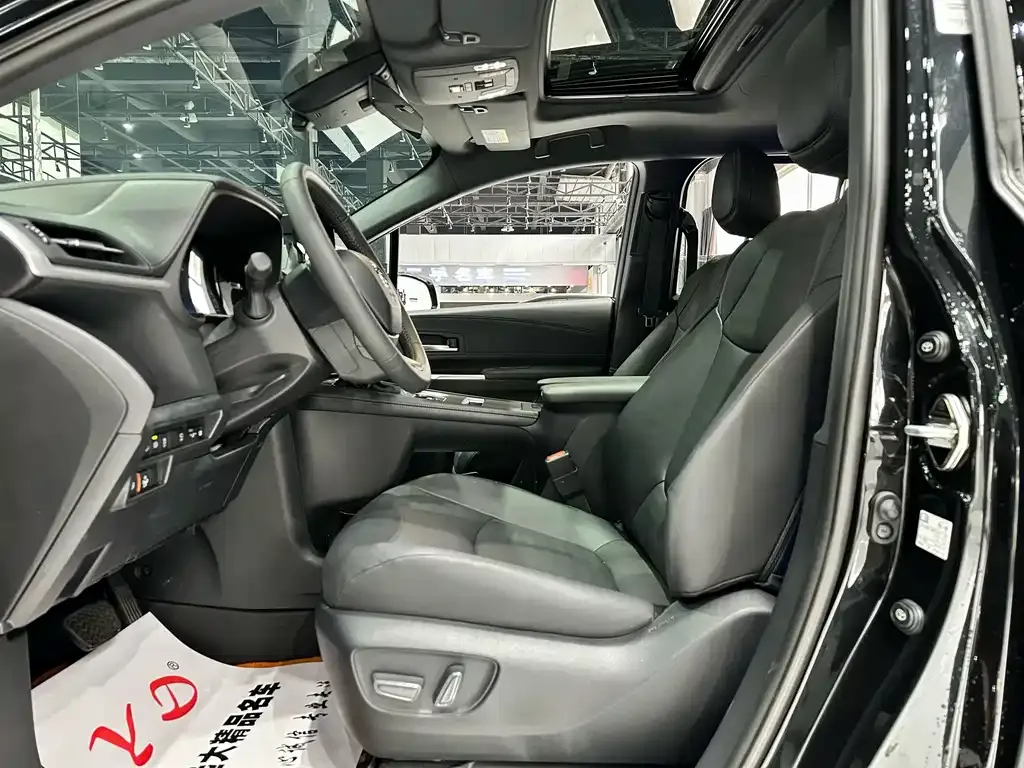 Toyota Granvia — фото 10