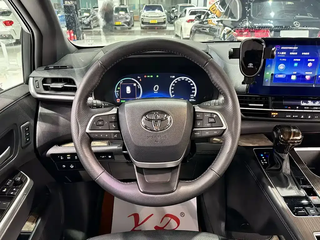 Toyota Granvia — фото 6