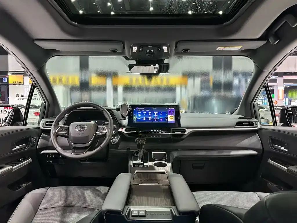 Toyota Granvia — фото 4