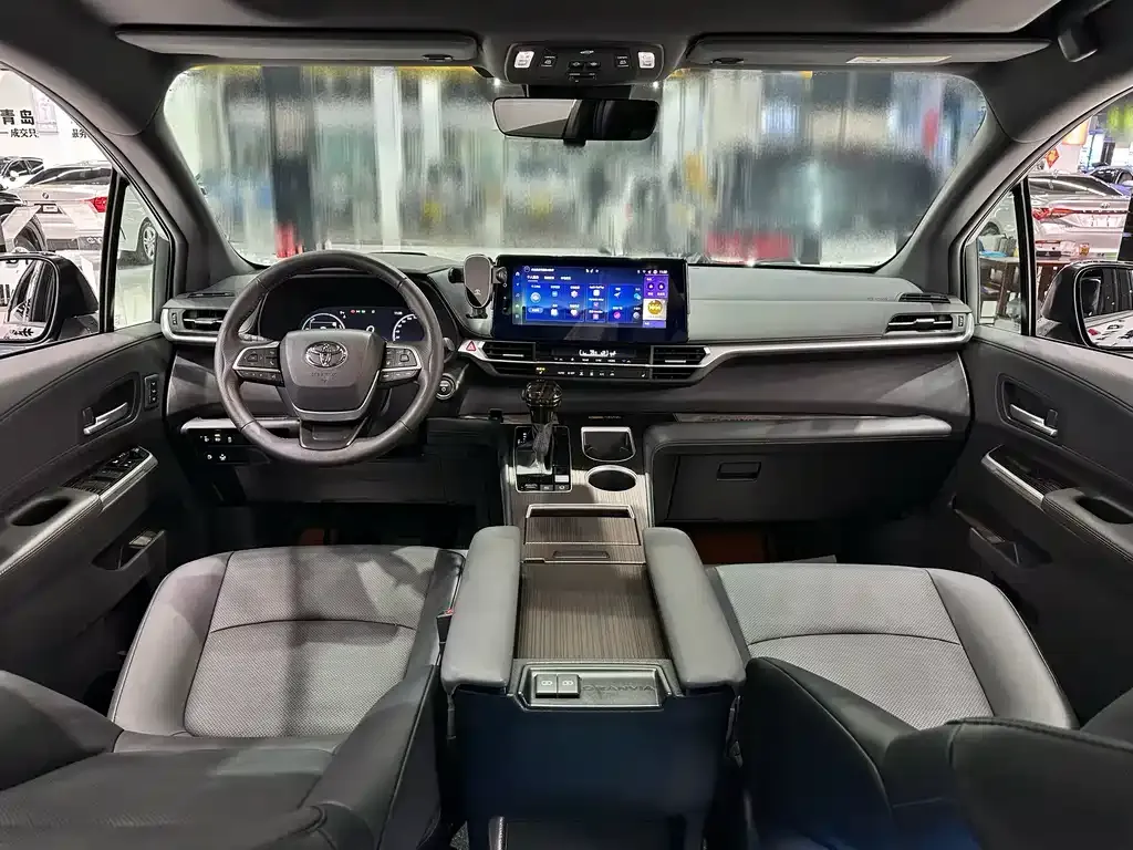 Toyota Granvia — фото 7