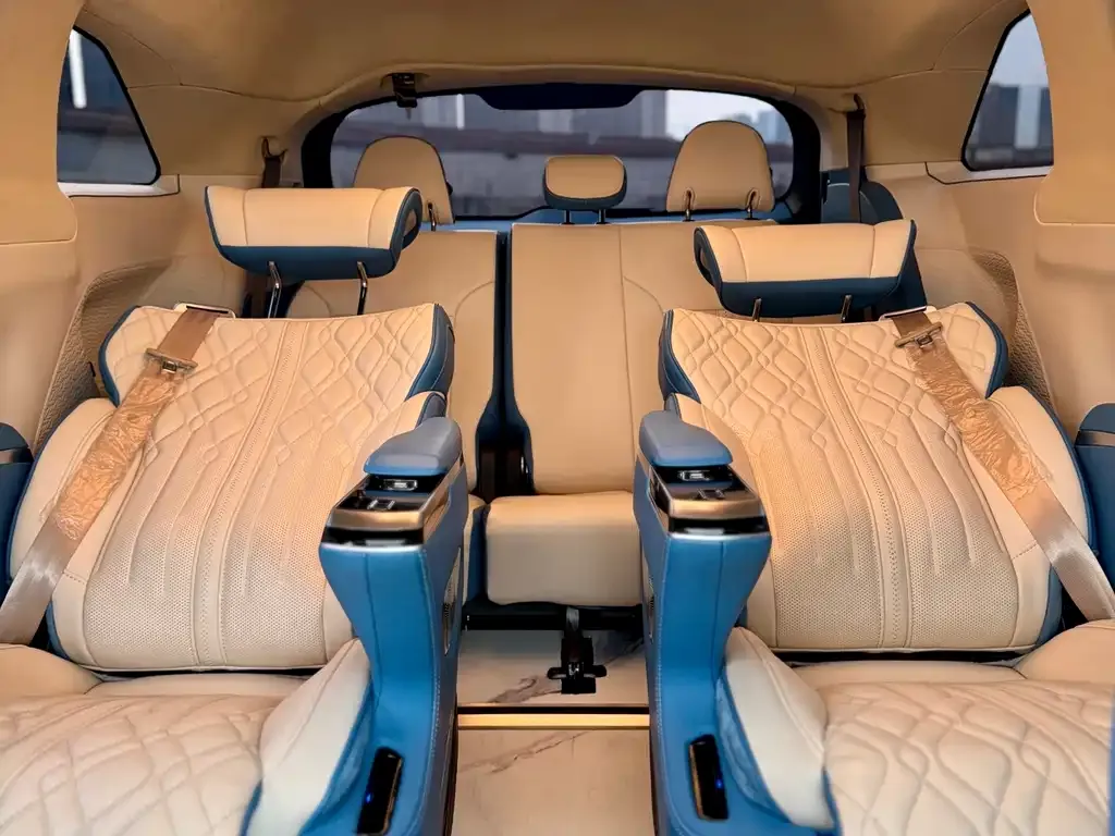 Toyota Sienna — фото 9