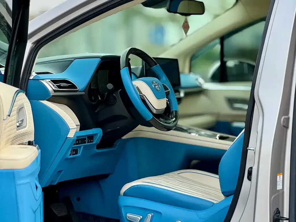 Toyota Sienna — фото 10