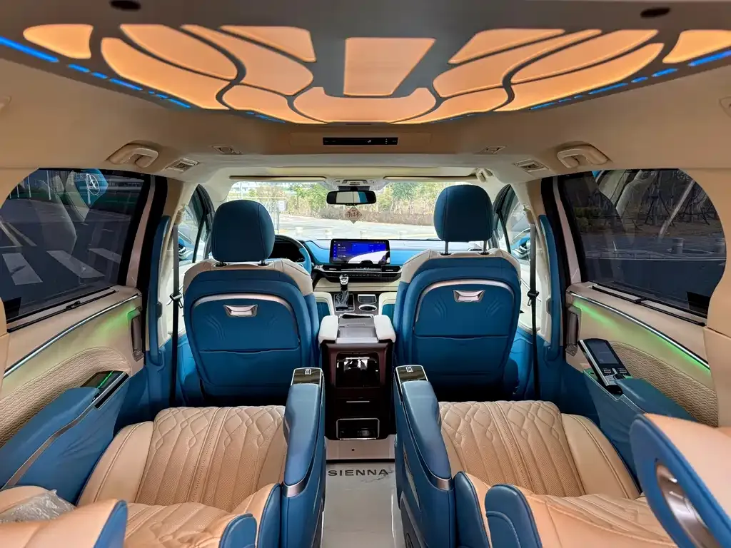 Toyota Sienna — фото 4