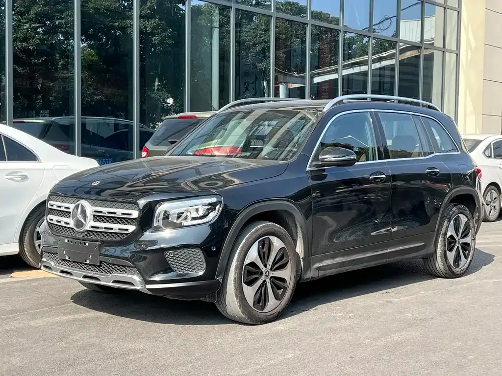 Mercedes-Benz GLB — фото 1