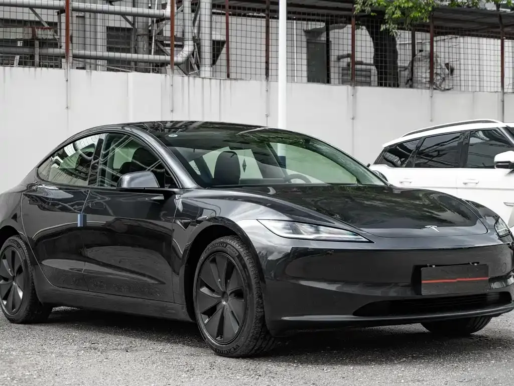 Tesla Model 3 — фото 4