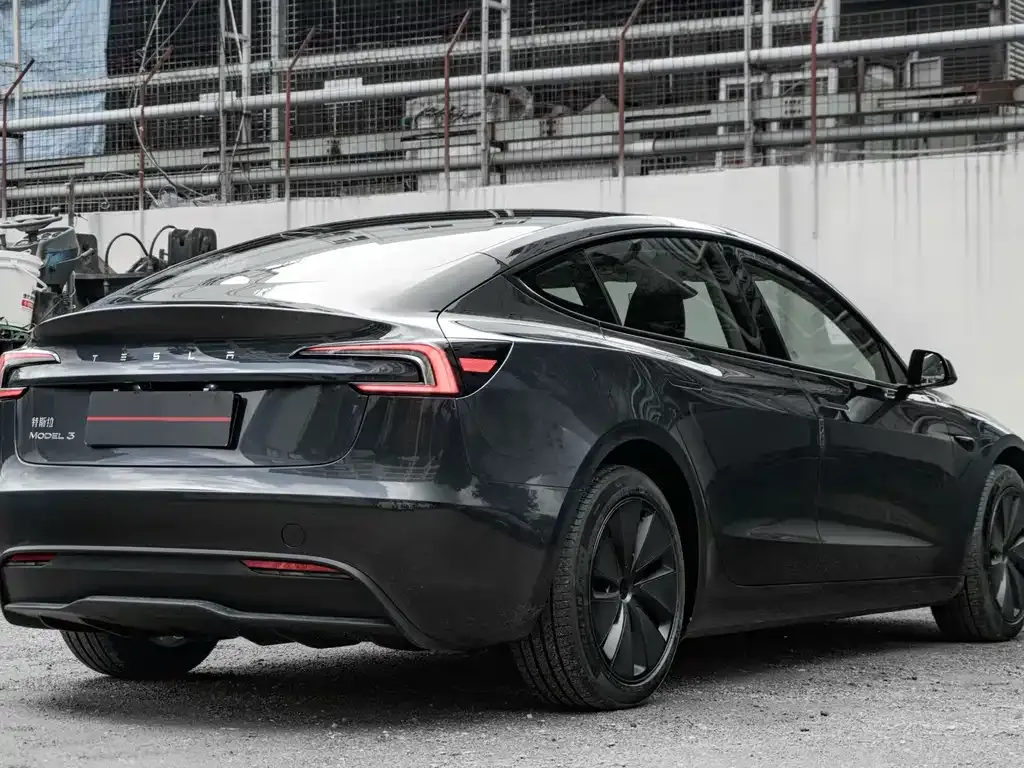 Tesla Model 3 — фото 7