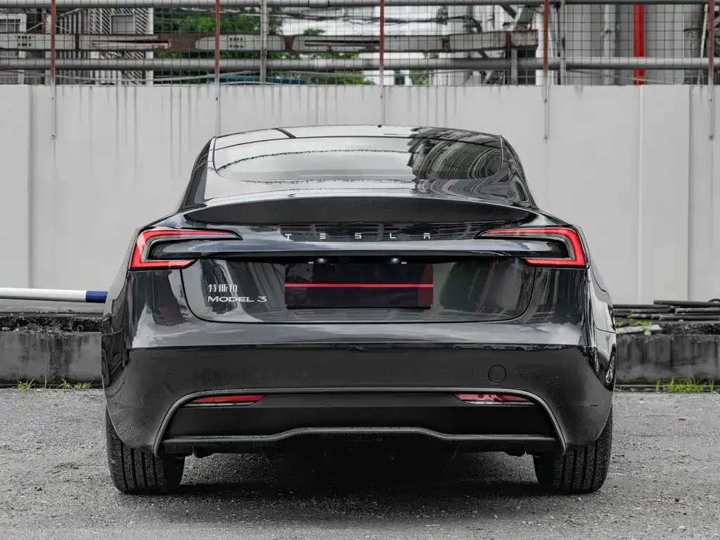 Tesla Model 3 — фото 10