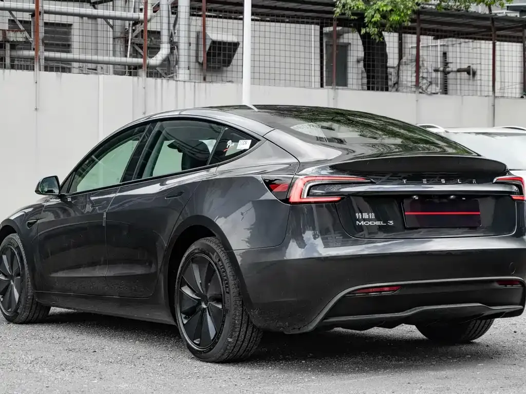 Tesla Model 3 — фото 8