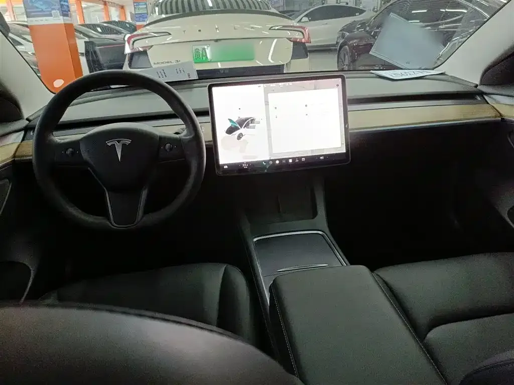 Tesla Model 3 — фото 2