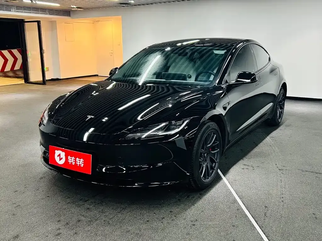 Tesla Model 3 — фото 1