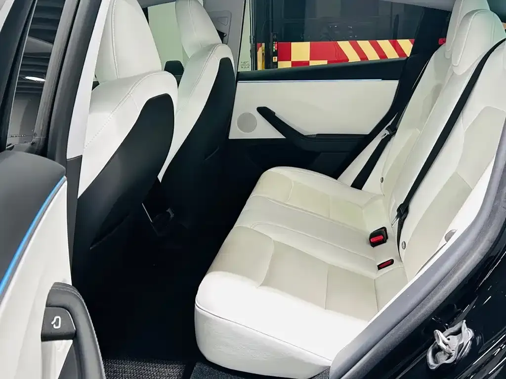Tesla Model 3 — фото 2