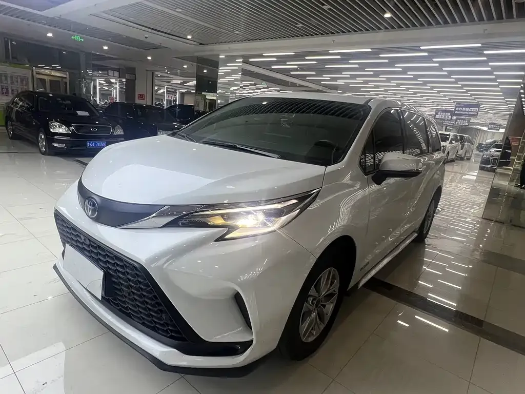 Toyota Granvia — фото 1