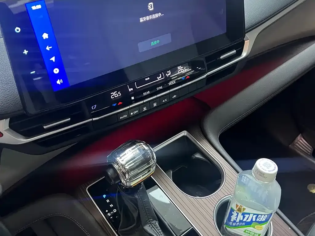 Toyota Granvia — фото 7