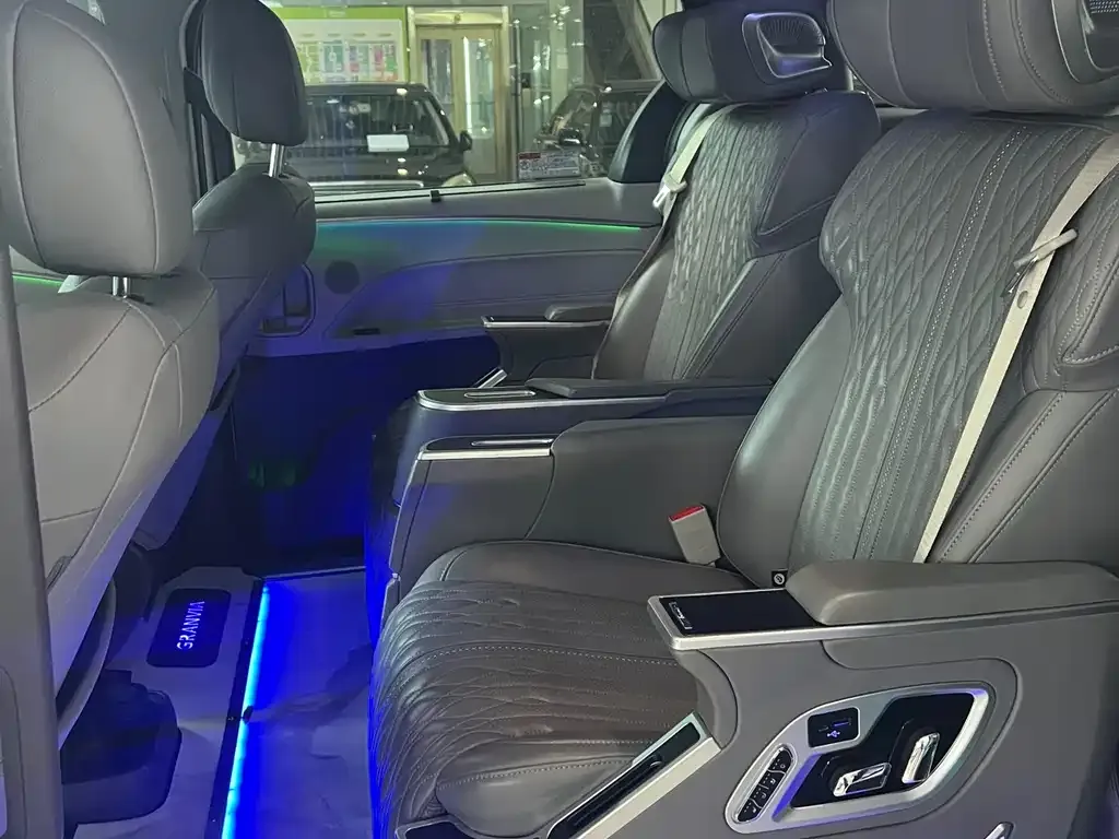 Toyota Granvia — фото 5