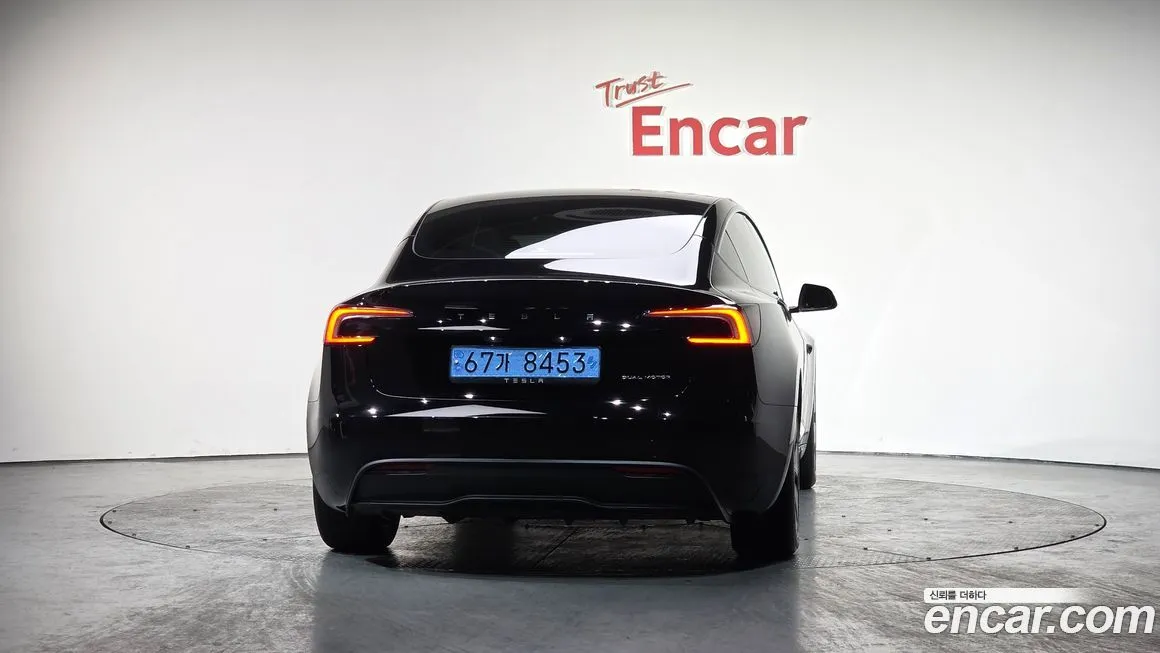 Tesla Model 3 — фото 9