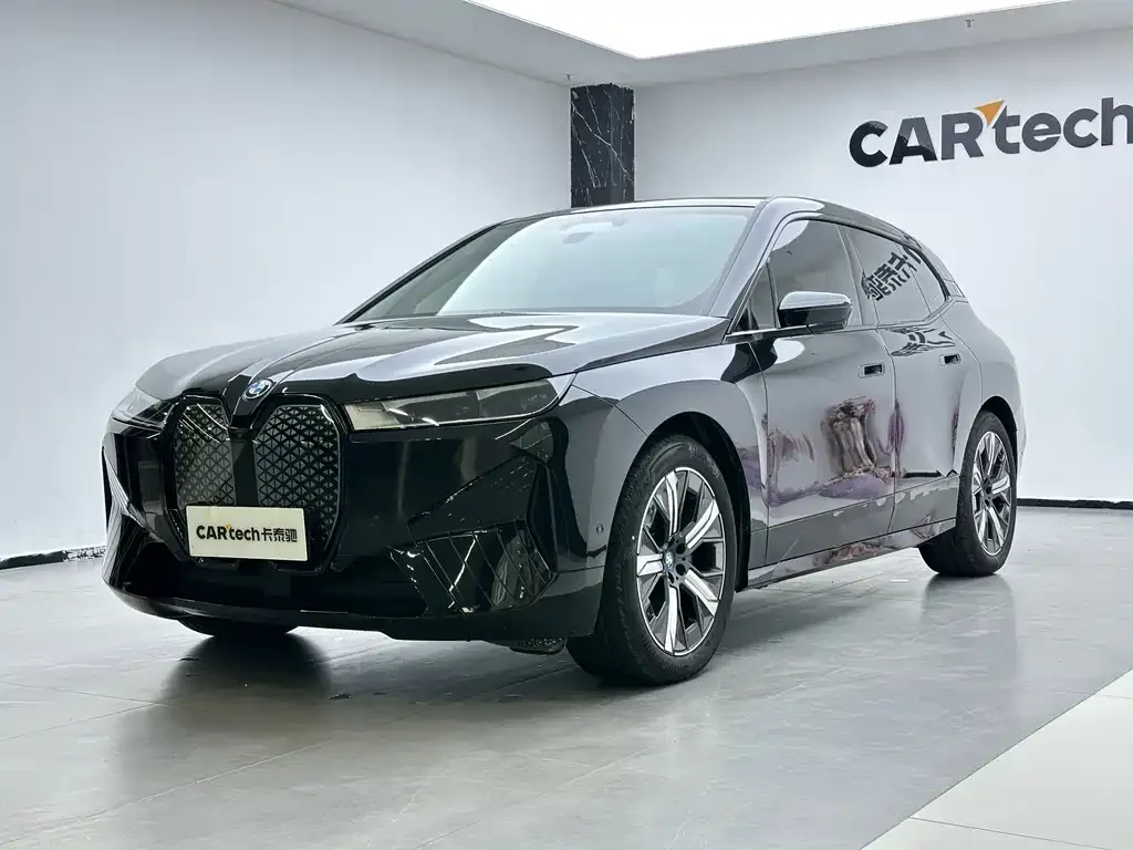 BMW iX — фото 1