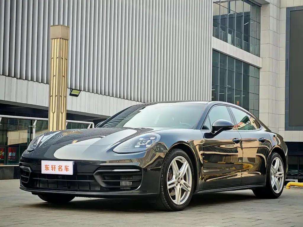 Porsche Panamera — фото 1