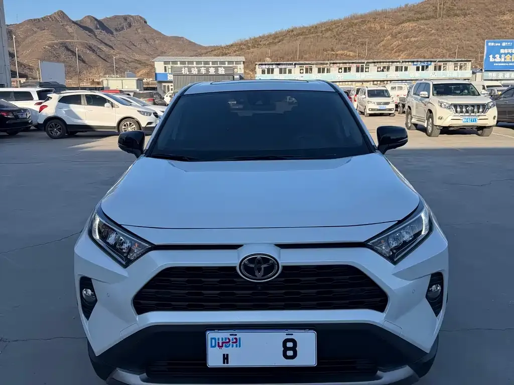 Toyota RAV4 — фото 4