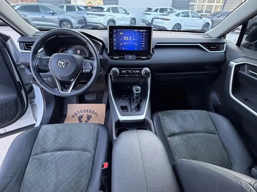 Toyota RAV4 — фото 5