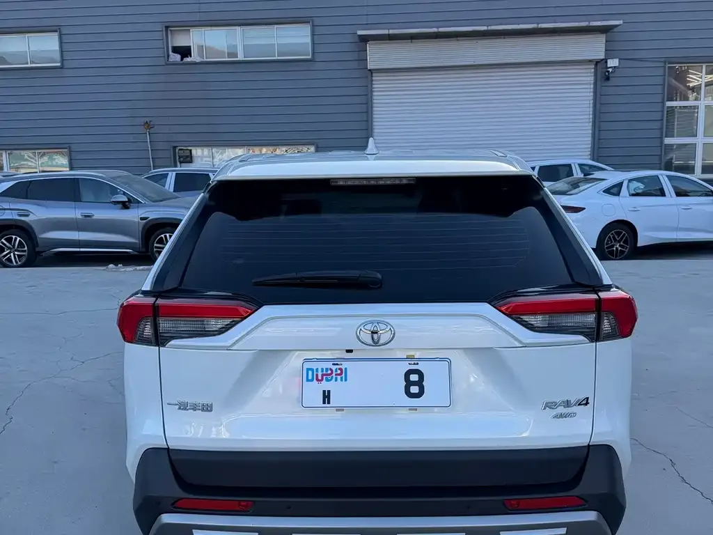 Toyota RAV4 — фото 3