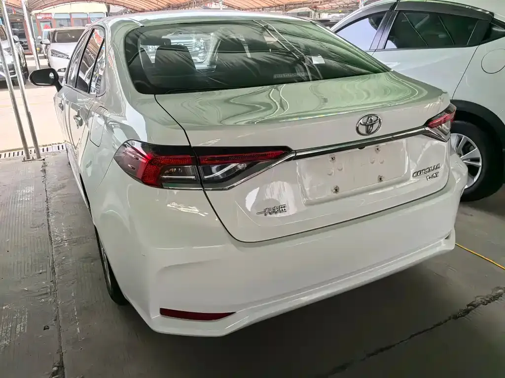 Toyota Corolla — фото 8
