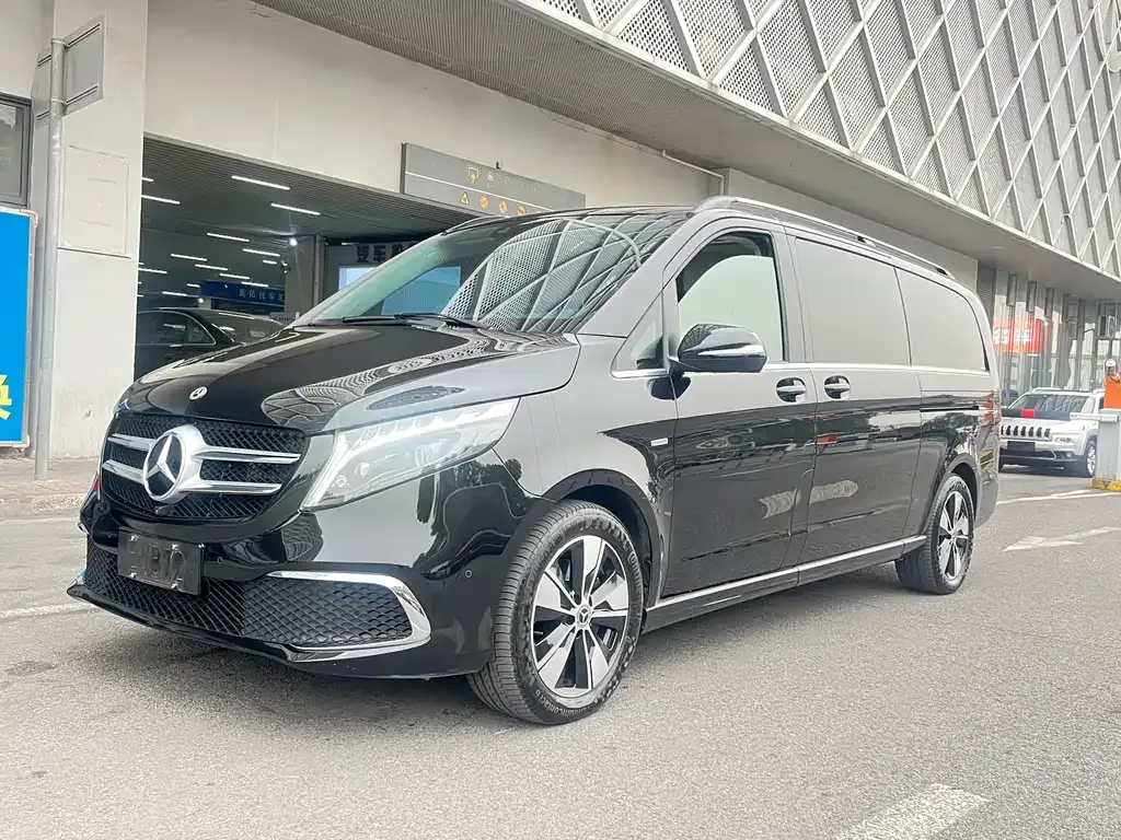 Mercedes-Benz V-Class — фото 1