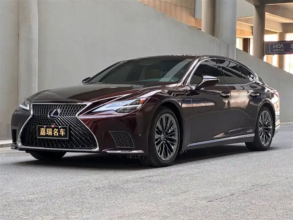 Lexus LS — фото 1