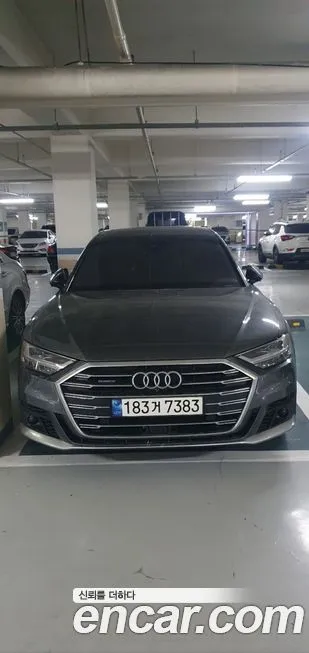 Audi A8 — фото 1