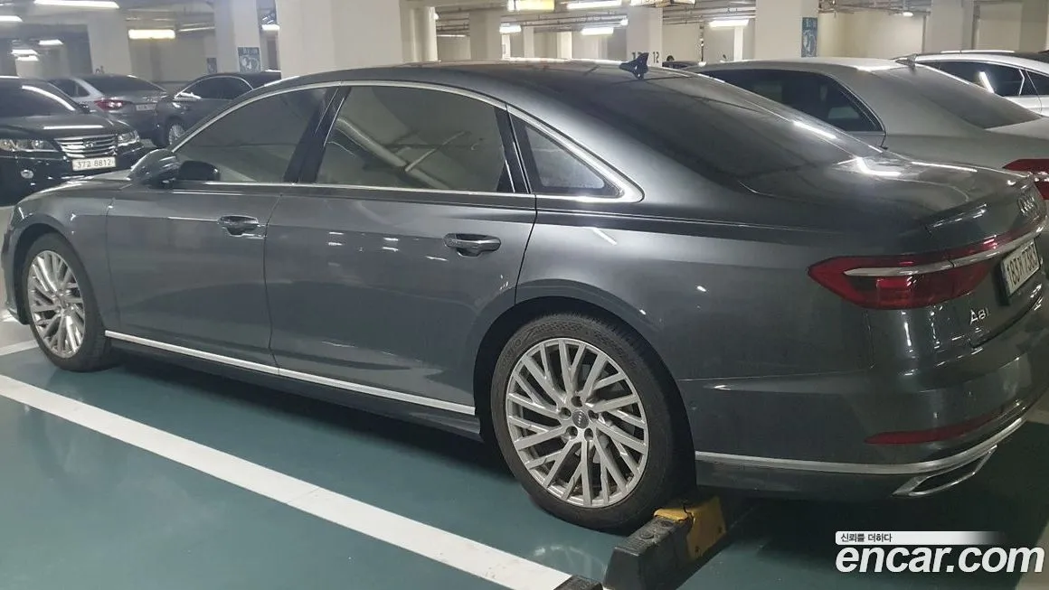Audi A8 — фото 6