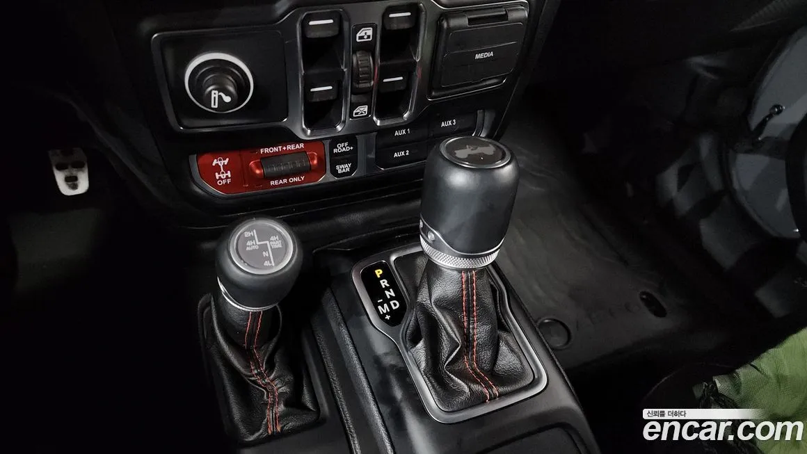 Jeep Wrangler — фото 10