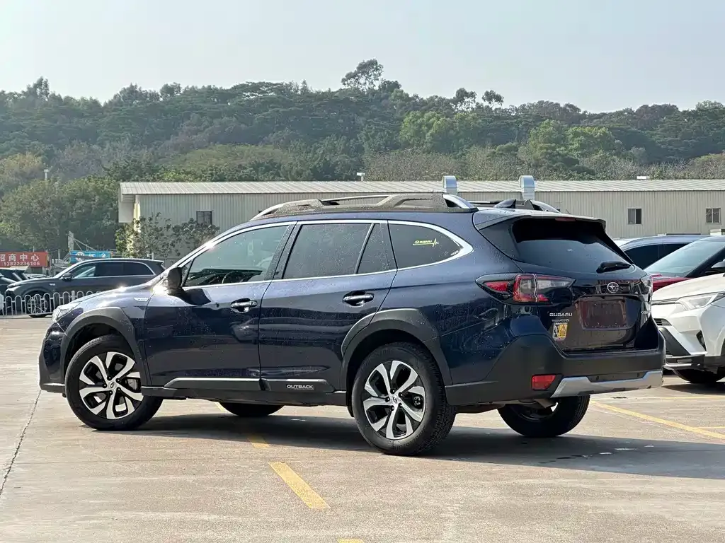 Subaru Outback — фото 4