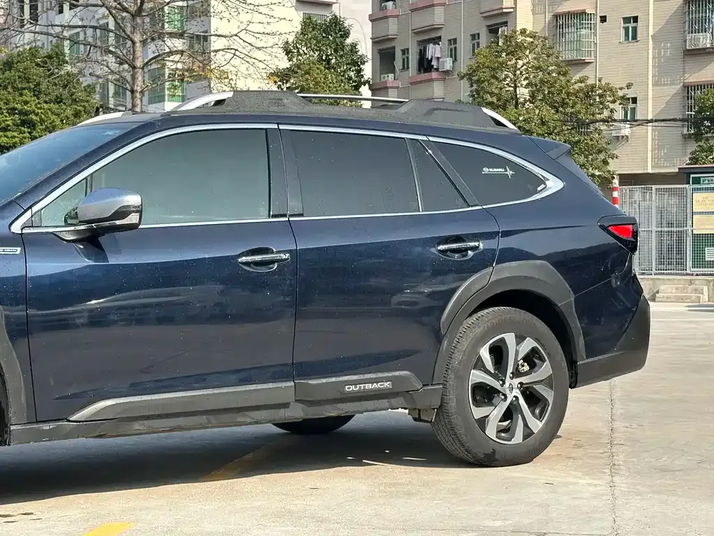 Subaru Outback — фото 10