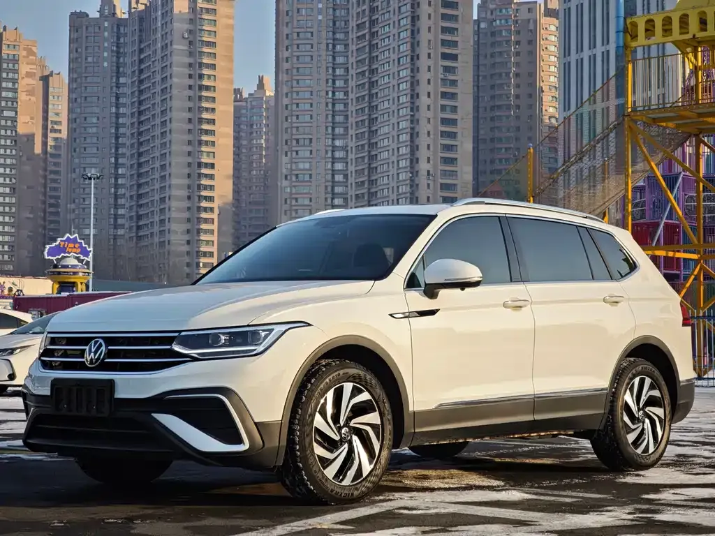 Volkswagen Tiguan L — фото 8