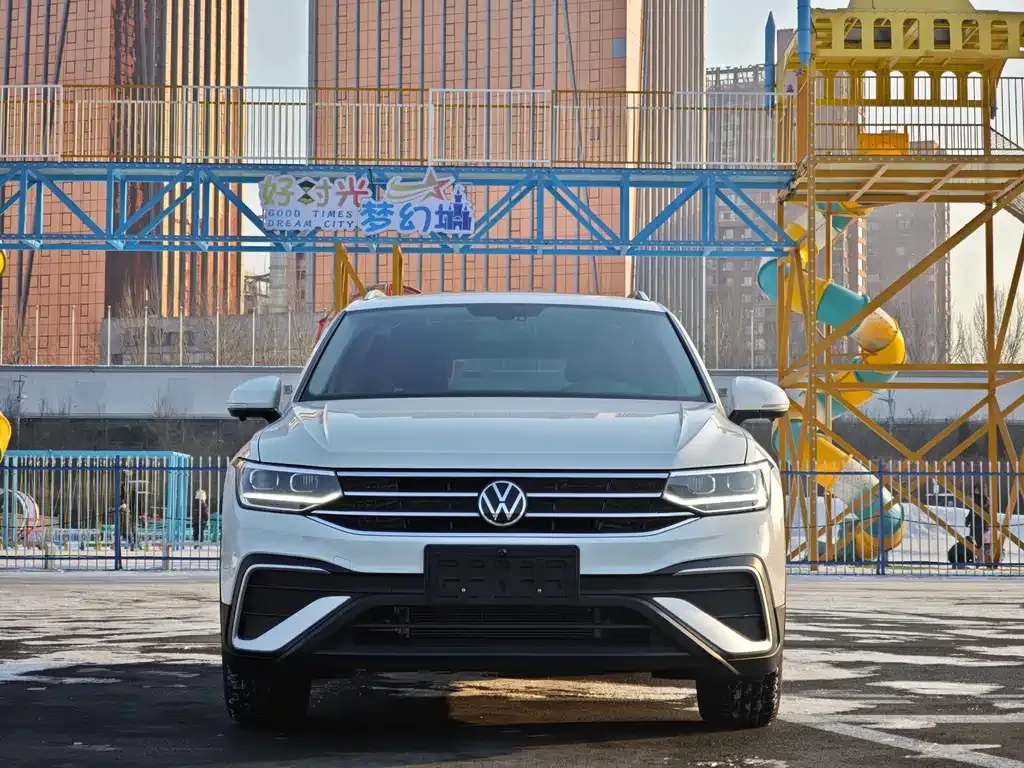 Volkswagen Tiguan L — фото 10