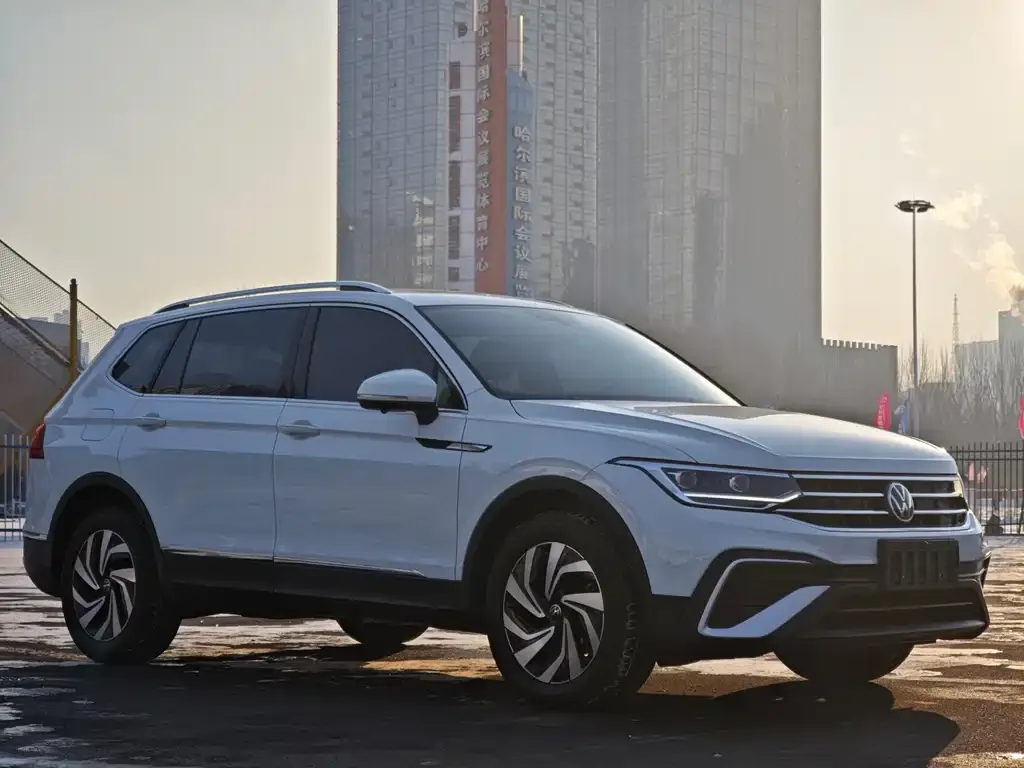 Volkswagen Tiguan L — фото 3