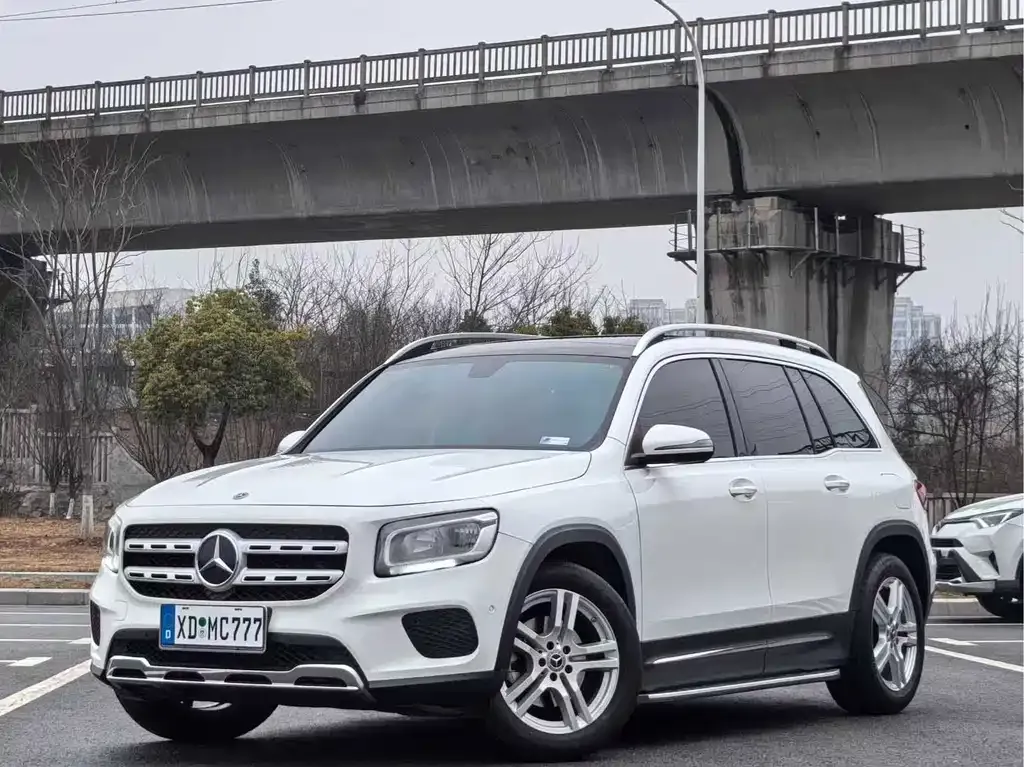 Mercedes-Benz GLB — фото 1