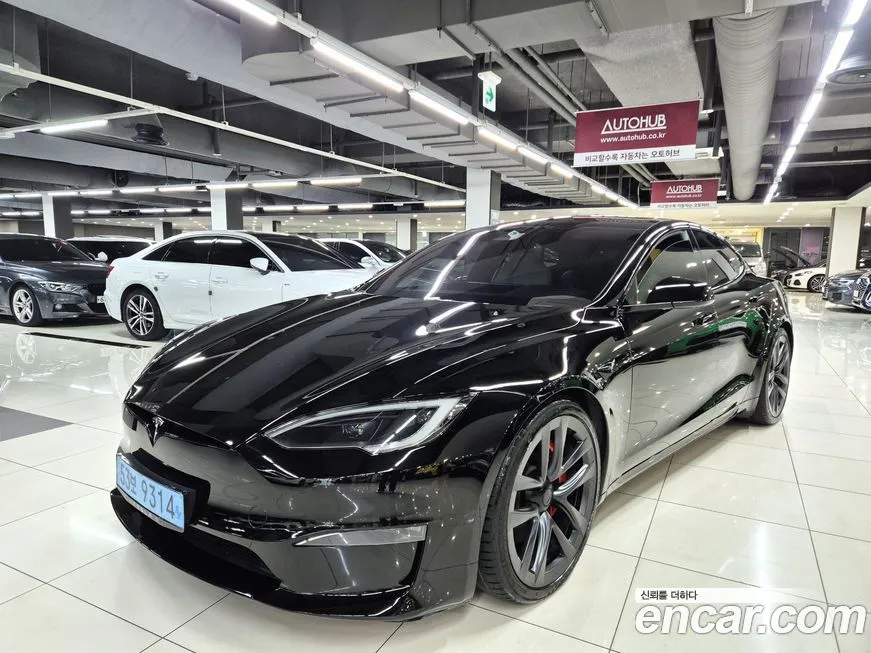 Tesla Model S — фото 1