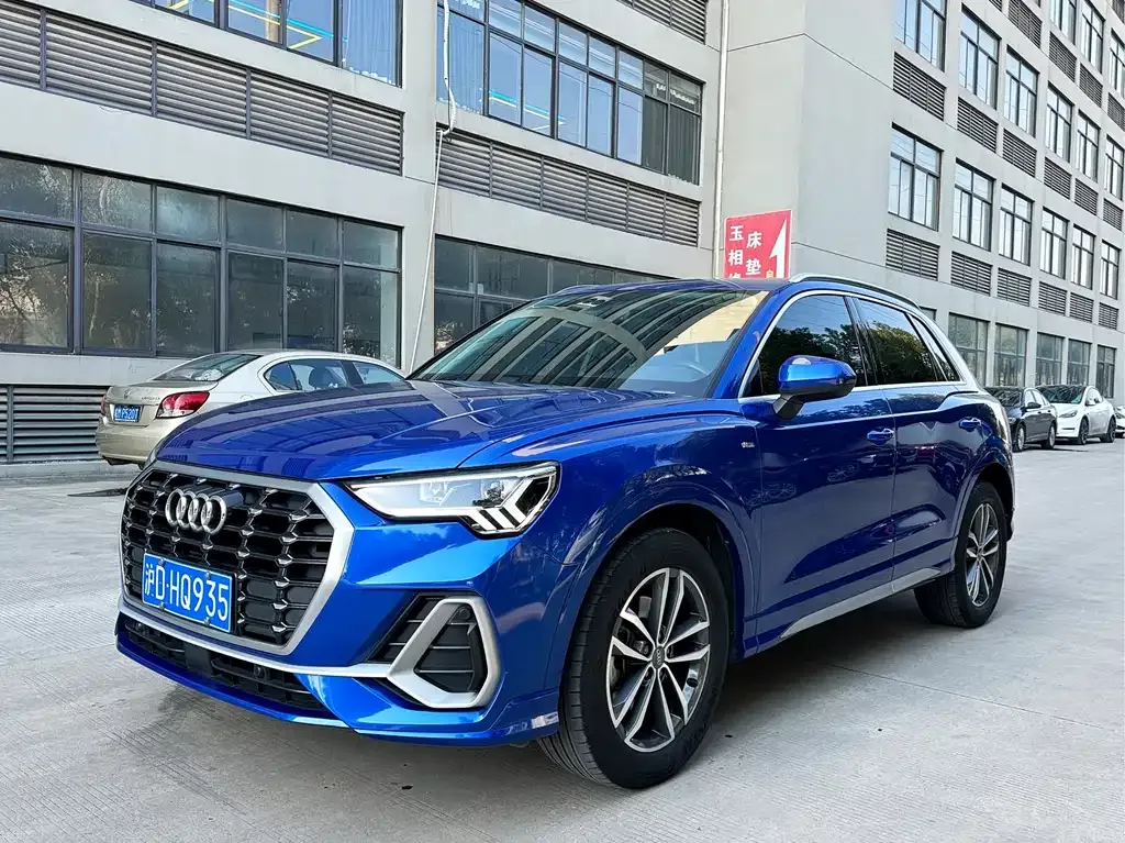 Audi Q3 — фото 1