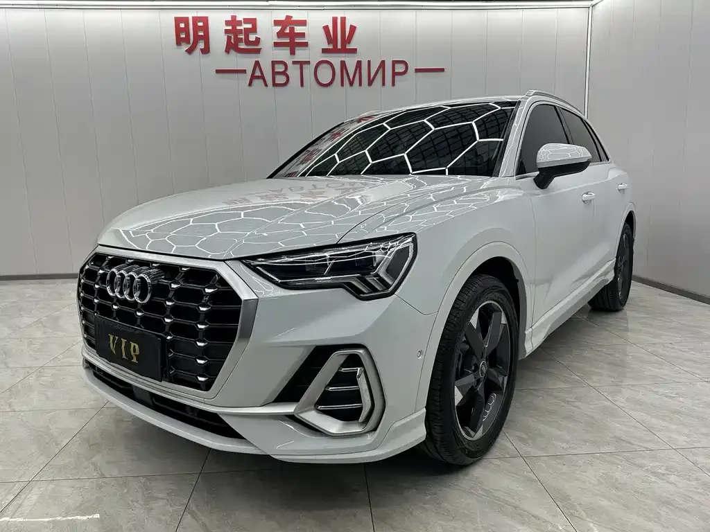 Audi Q3 — фото 1