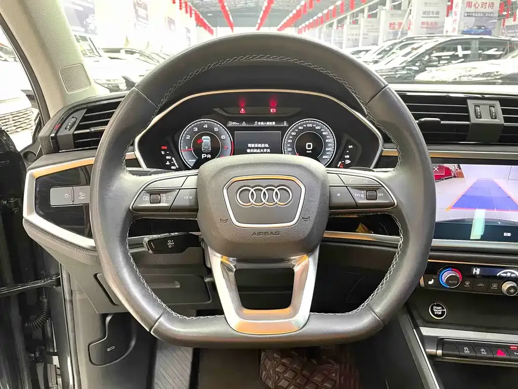 Audi Q3 — фото 10