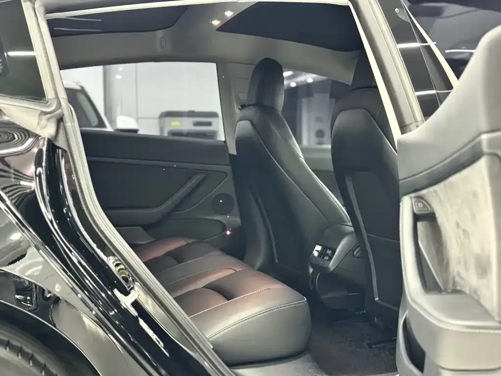 Tesla Model 3 — фото 6