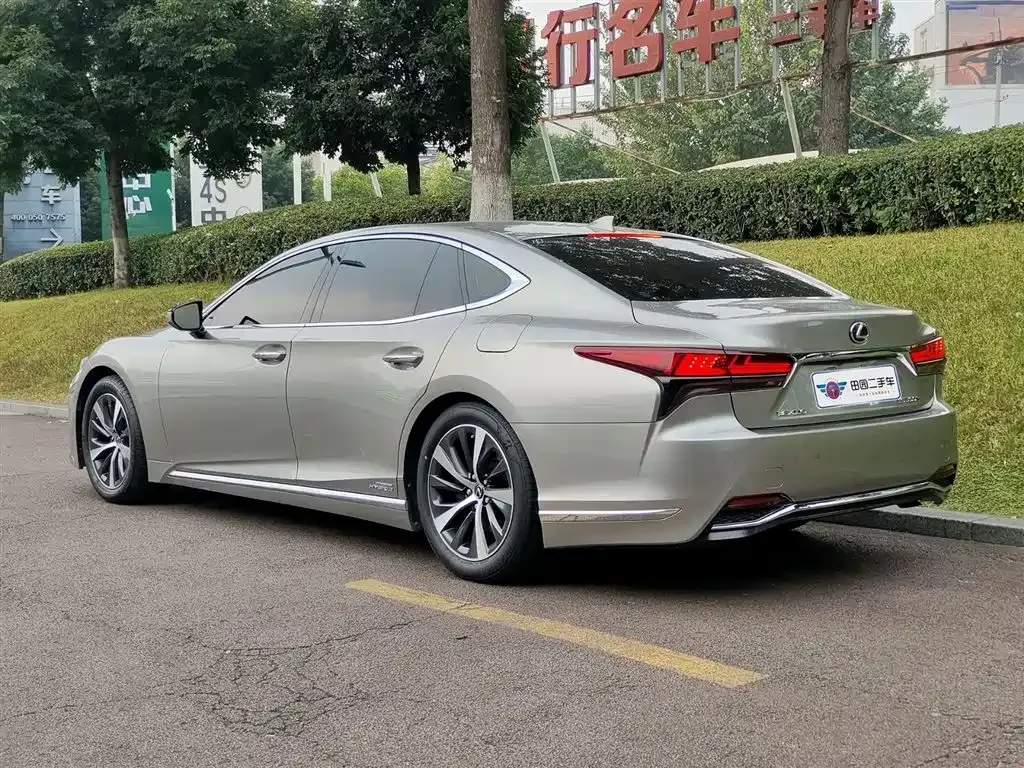 Lexus LS — фото 10