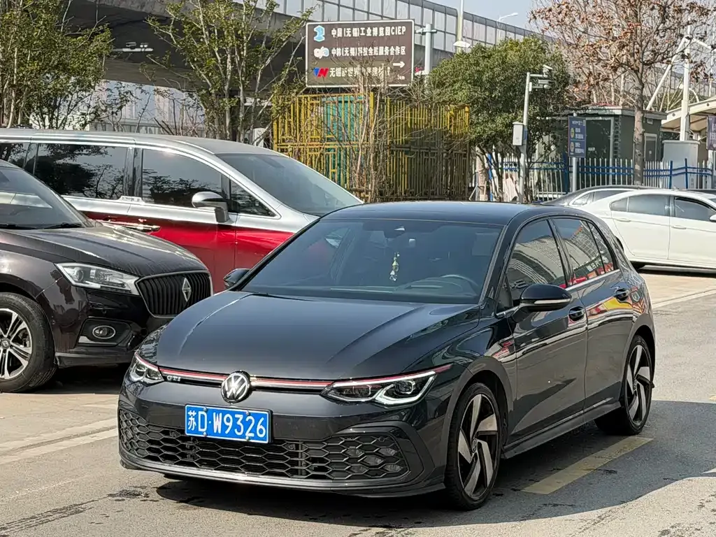 Volkswagen Golf GTI — фото 1