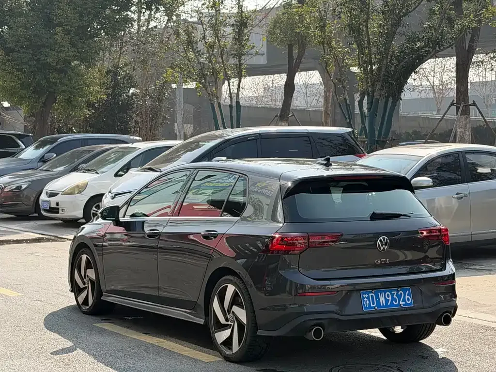 Volkswagen Golf GTI — фото 10