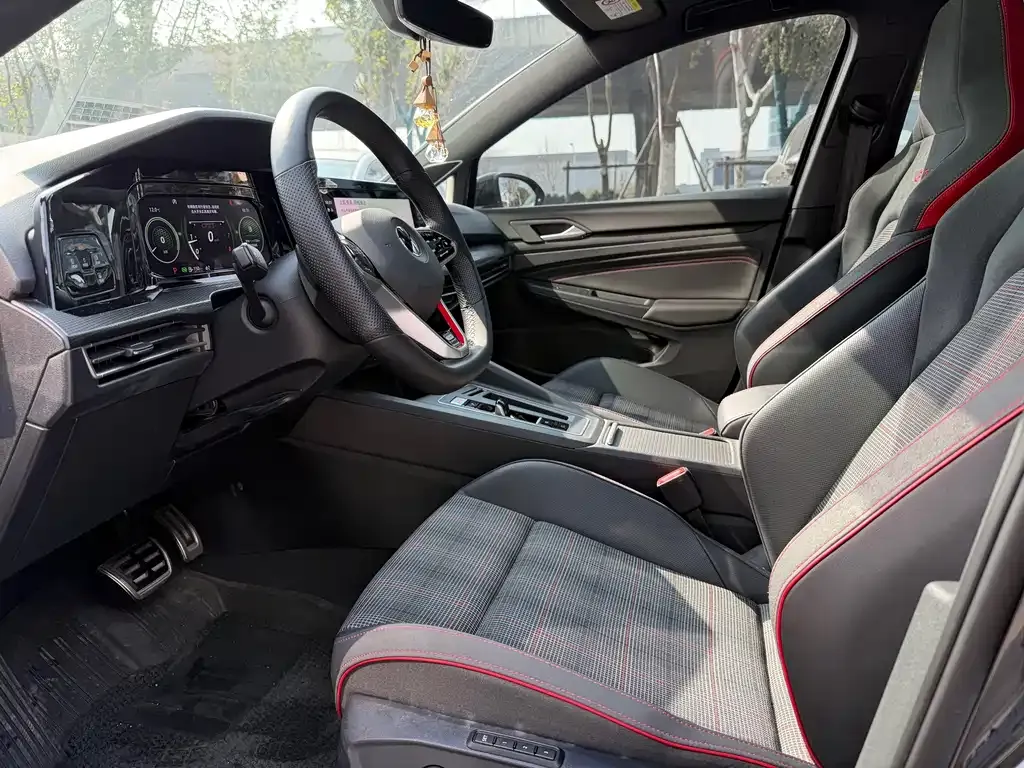 Volkswagen Golf GTI — фото 8