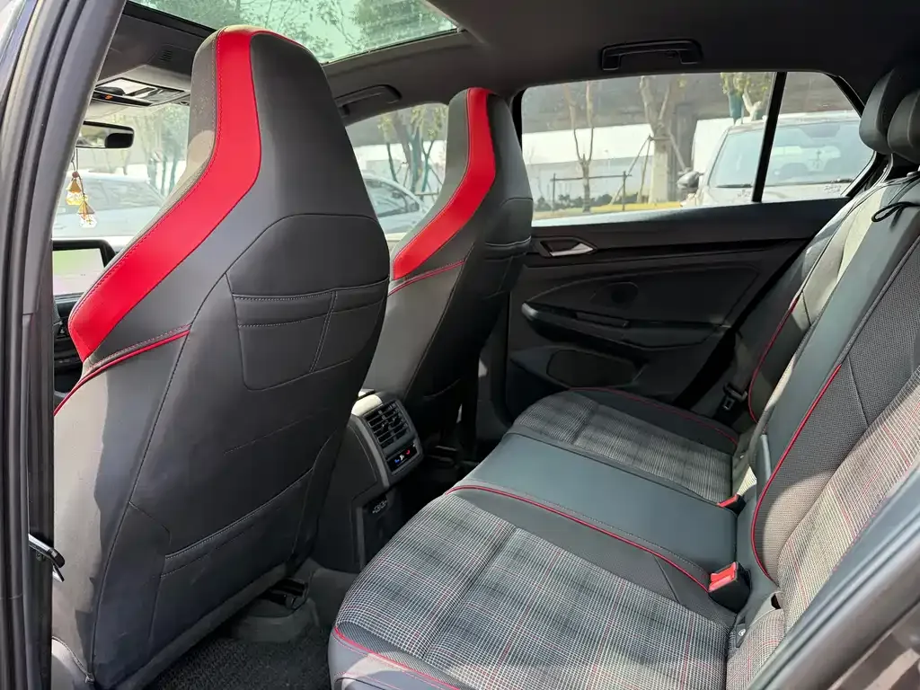 Volkswagen Golf GTI — фото 4