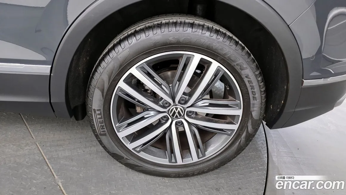 Volkswagen Tiguan — фото 7